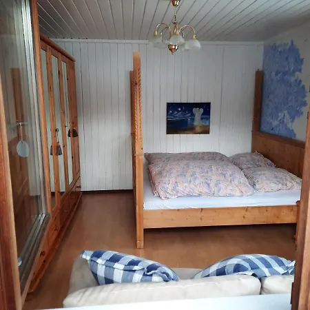 Bauernhaus Im Permakultur-garten Homestay